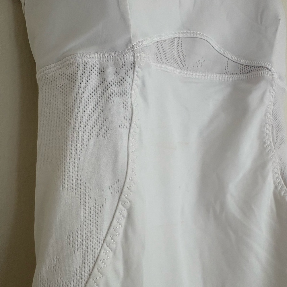LuluLemon Chaturanga Tank Top in White NEW - Picture 3 of 13